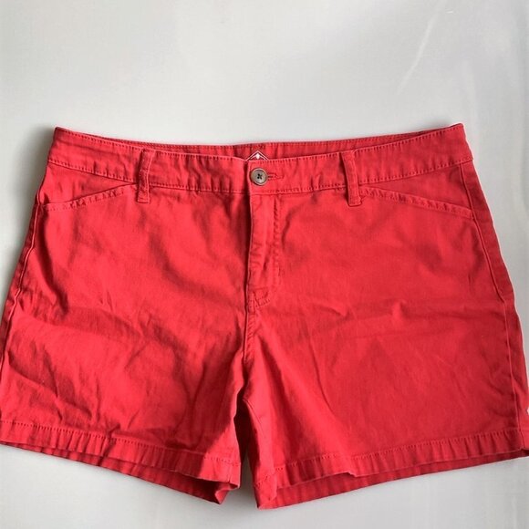ST. JOHN’S BAY RED SHORTS EUC - Picture 1 of 8